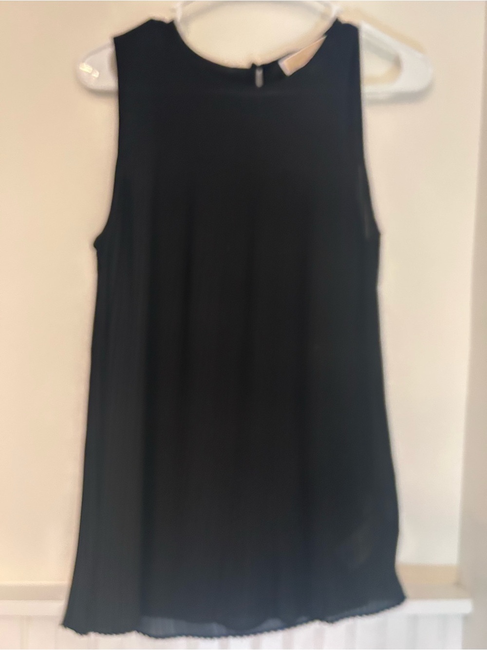 Michael Kors Flowy Pleated Classic Black Sleeveless Women's Top Size Medium